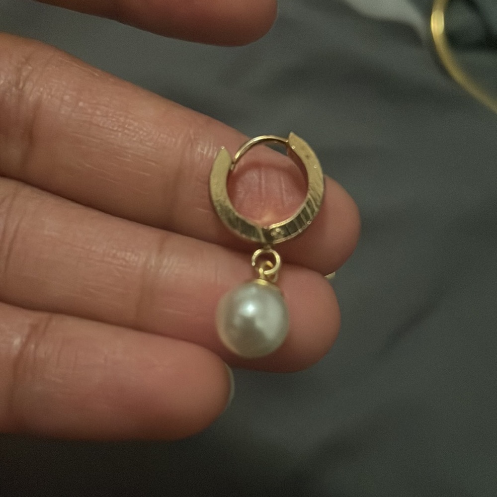 Gold pearl Huggies loops - Picture 5 of 8